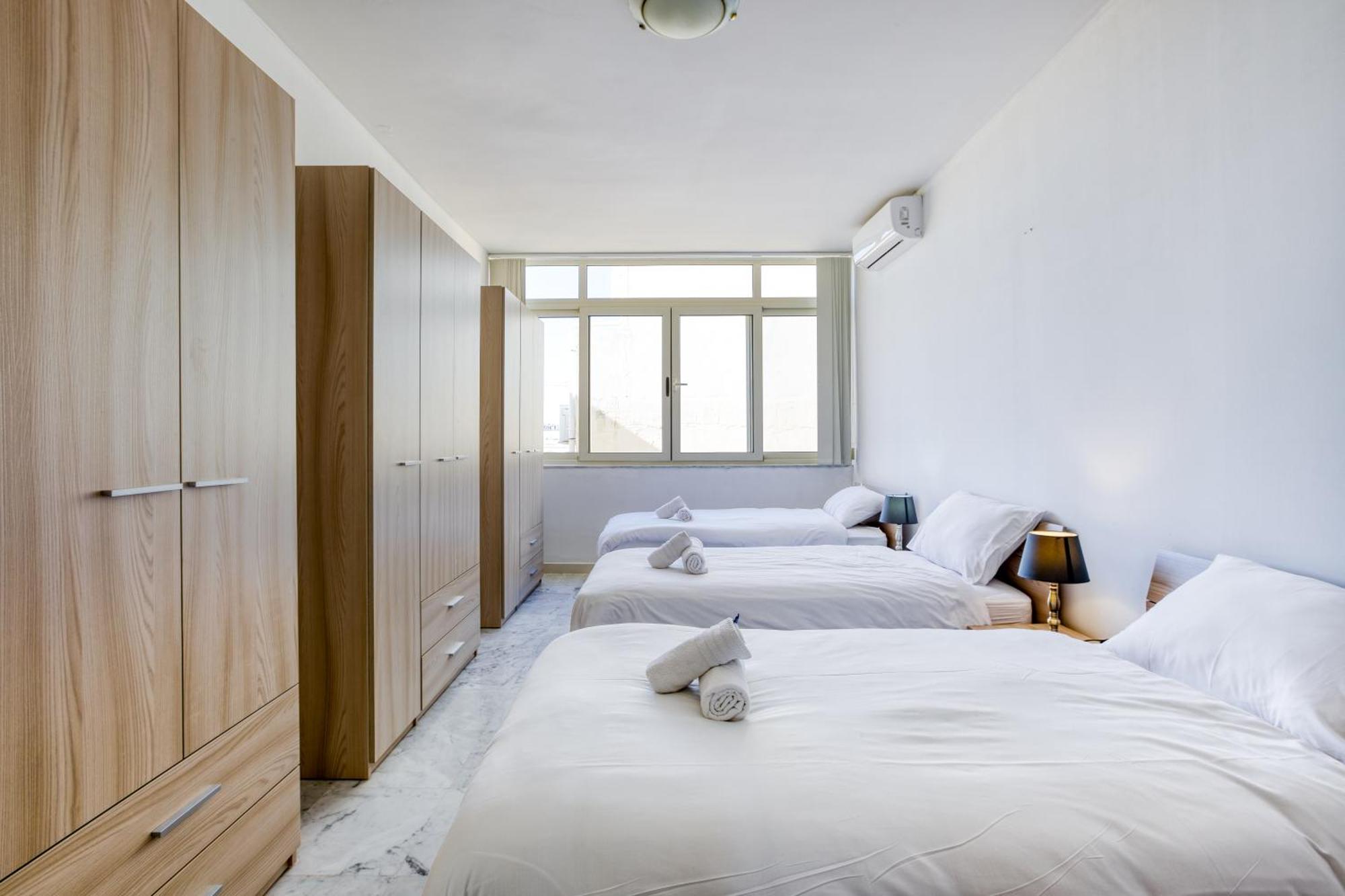 Seafront Sliema Apartment With Balcony & Sea Views By Jl Exterior foto
